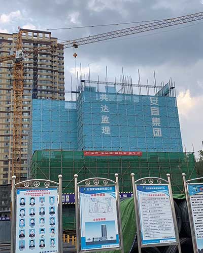 山西建國(guó)工程設(shè)備出租 圖 外墻爬架租賃公司 駐馬店爬架租賃